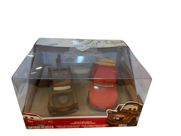 【ディズニーストア】ケイブ ライトニング・マックィーン&ケイブ メーター(牽引)(オンザロード)