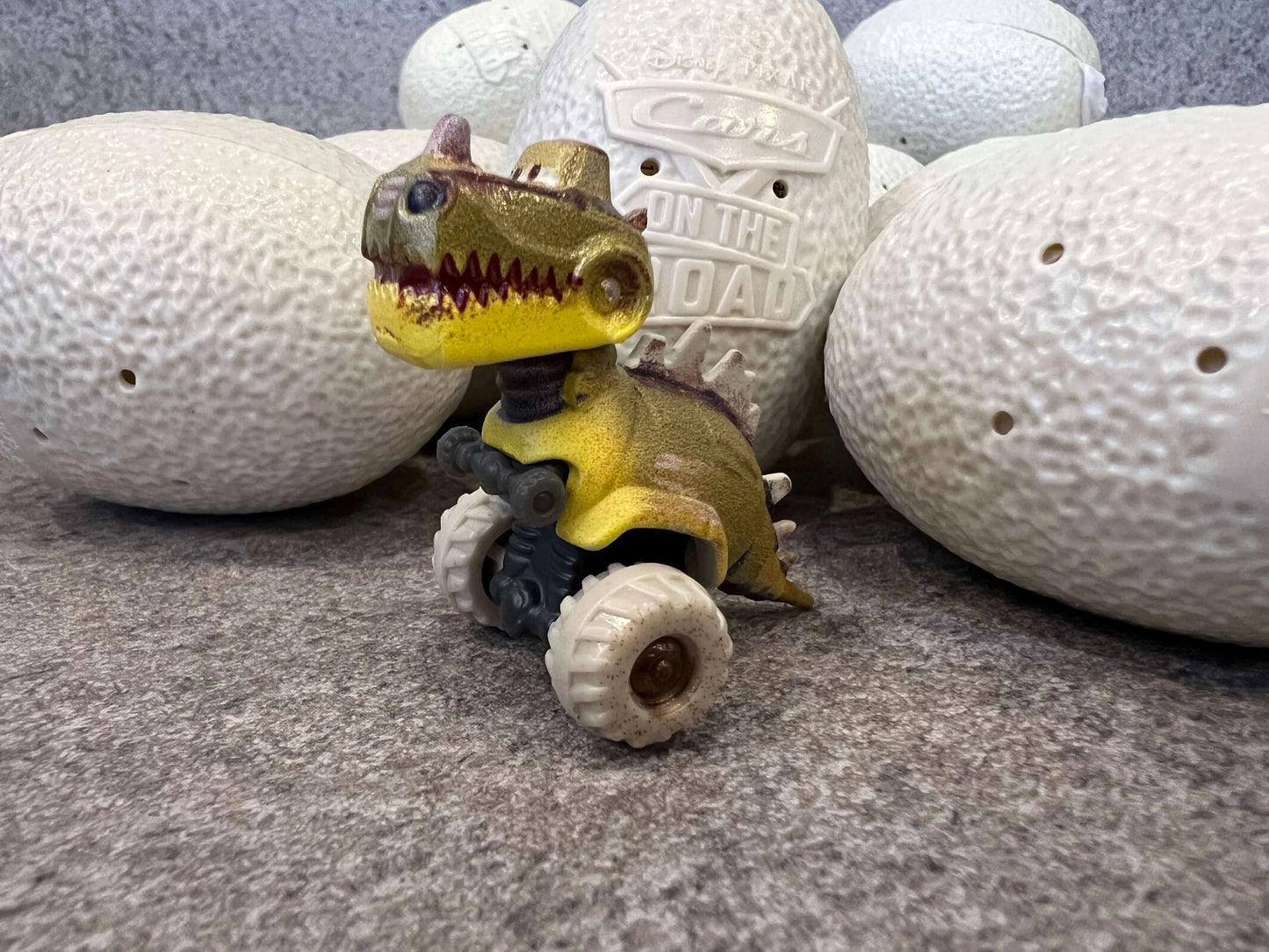 【中身は届いてからのお楽しみ ミニレーサーズ】DINO-EGGS(ON THE ROAD 2023)