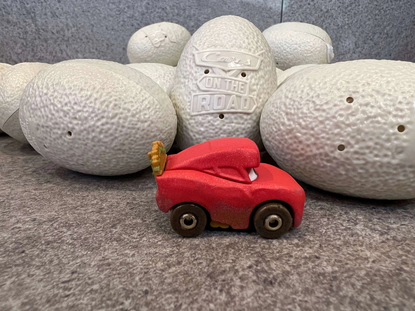 【ミニレーサーズ】DINO-EGGS ケイブ・ライトニング・マックィーン(ON THE ROAD 2023)