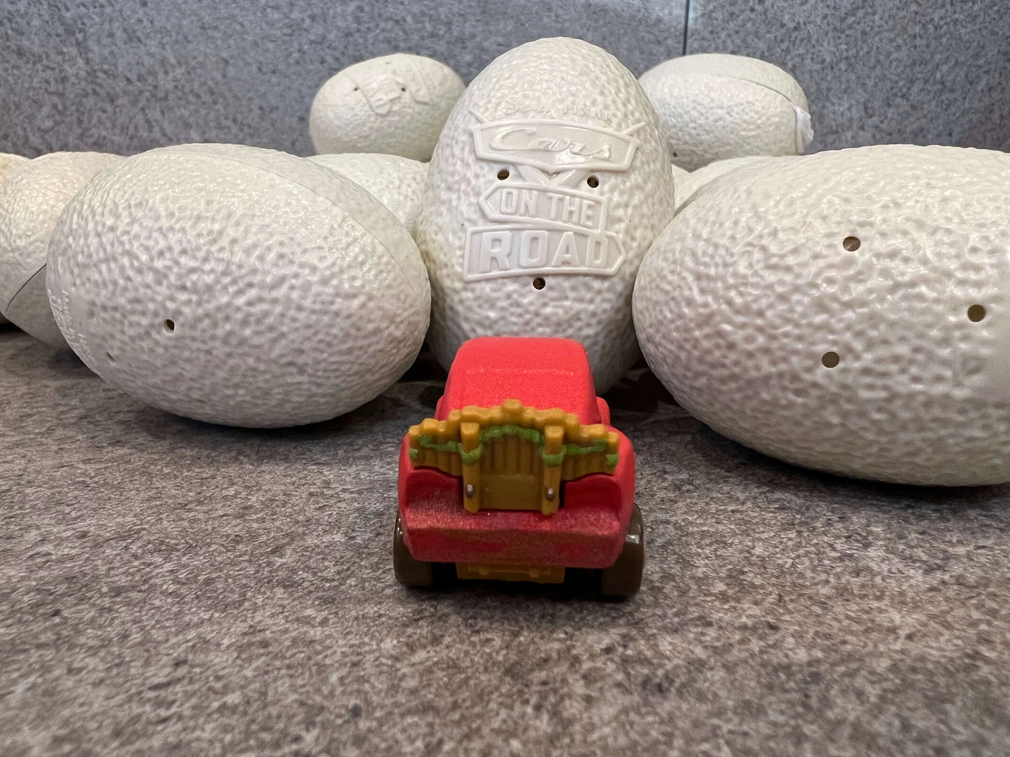 【ミニレーサーズ】DINO-EGGS ケイブ・ライトニング・マックィーン(ON THE ROAD 2023)