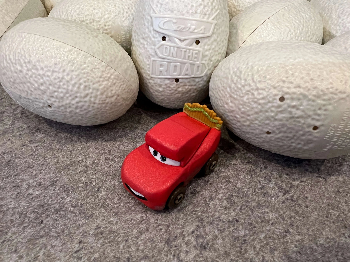 【ミニレーサーズ】DINO-EGGS ケイブ・ライトニング・マックィーン(ON THE ROAD 2023)