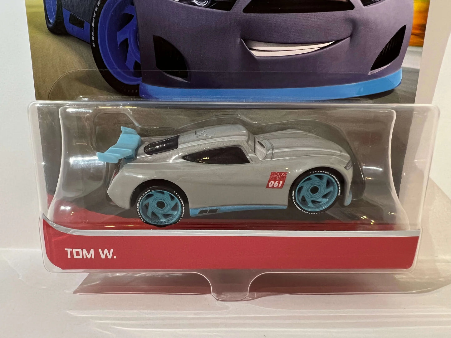 TOM W.(2021)
