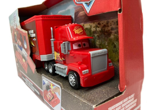 TRANSFORMING MACK PLAYSET